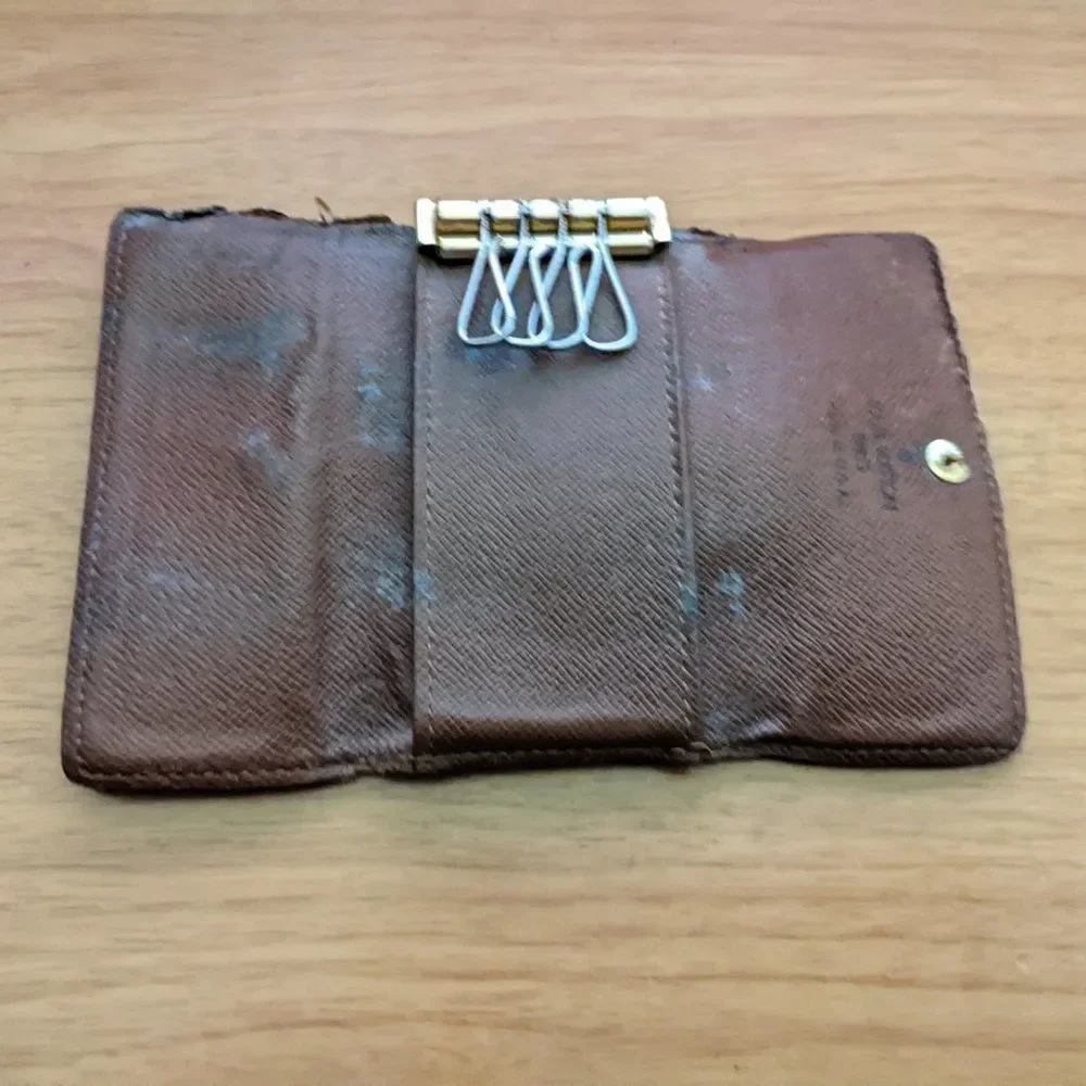Louis Vuitton Monogram Key Holder/Wallet #1166💥PRICE DROP💥